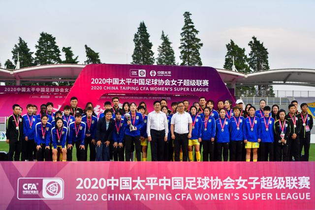 巴萨3-1塞维利亚，拉菲尼亚上演帽子戏法，亚马尔助攻精彩